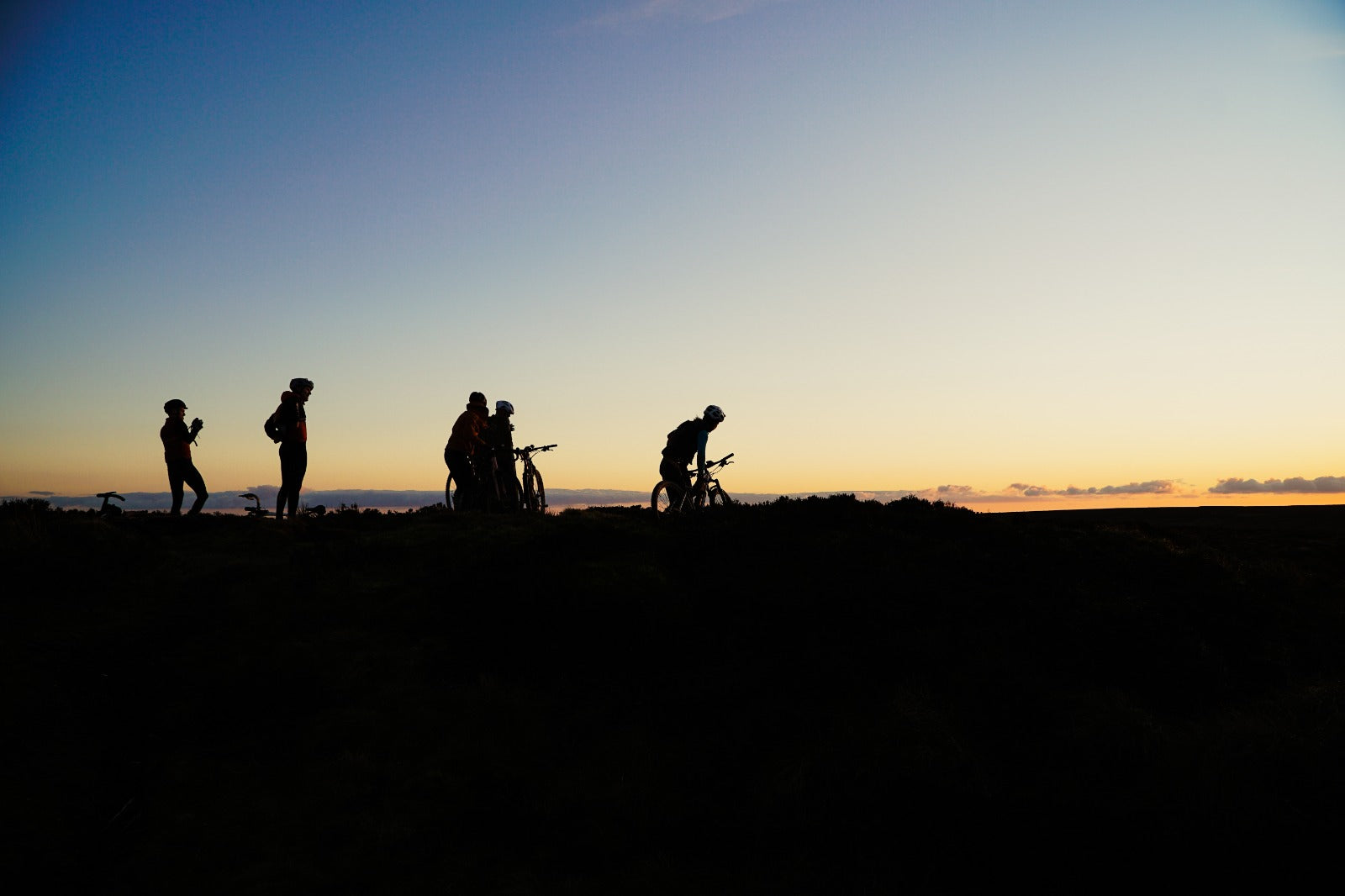 How long does it take to cycle the camel trail?